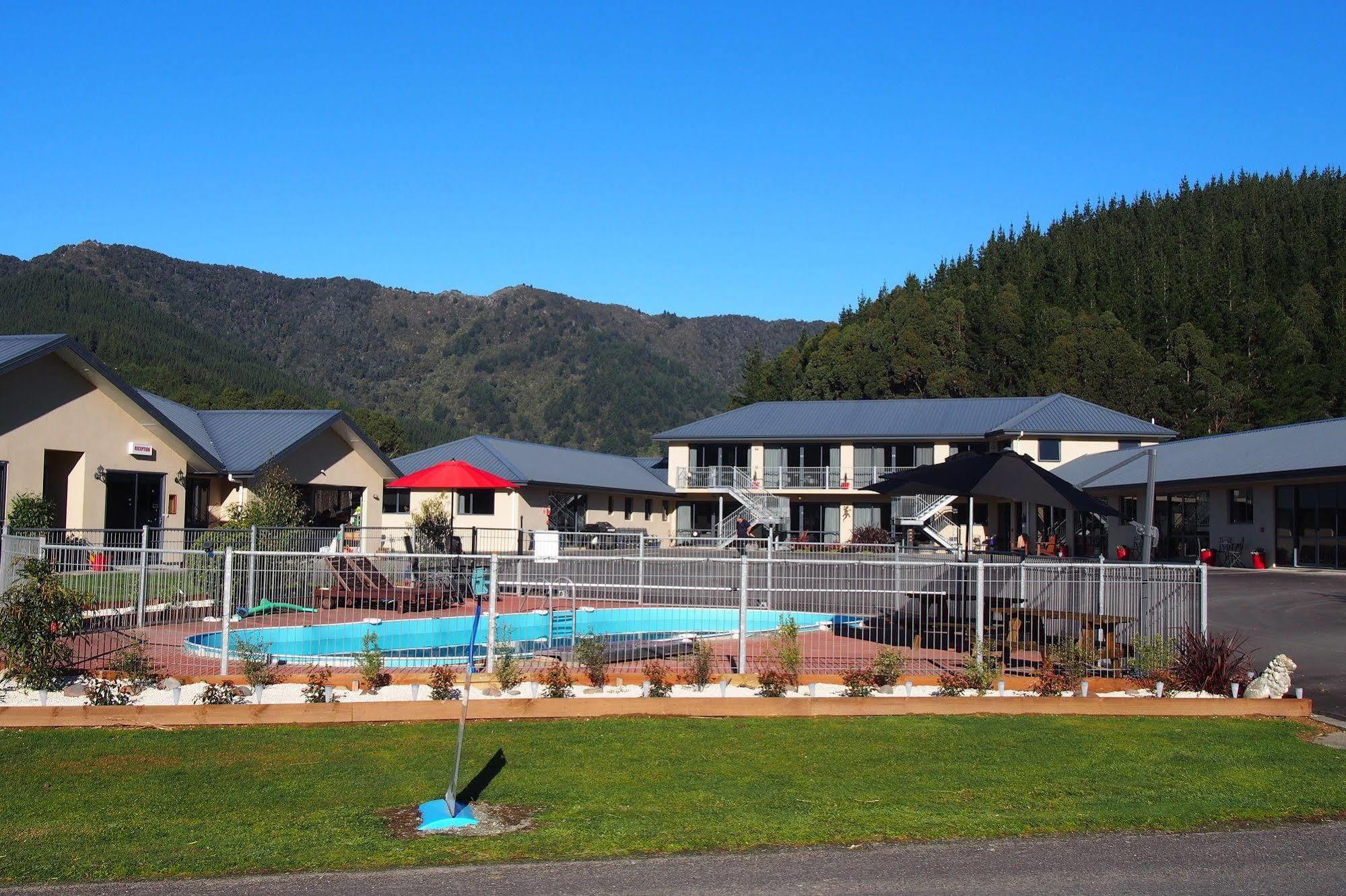 Linkwater Motel And Backpackers Exteriér fotografie