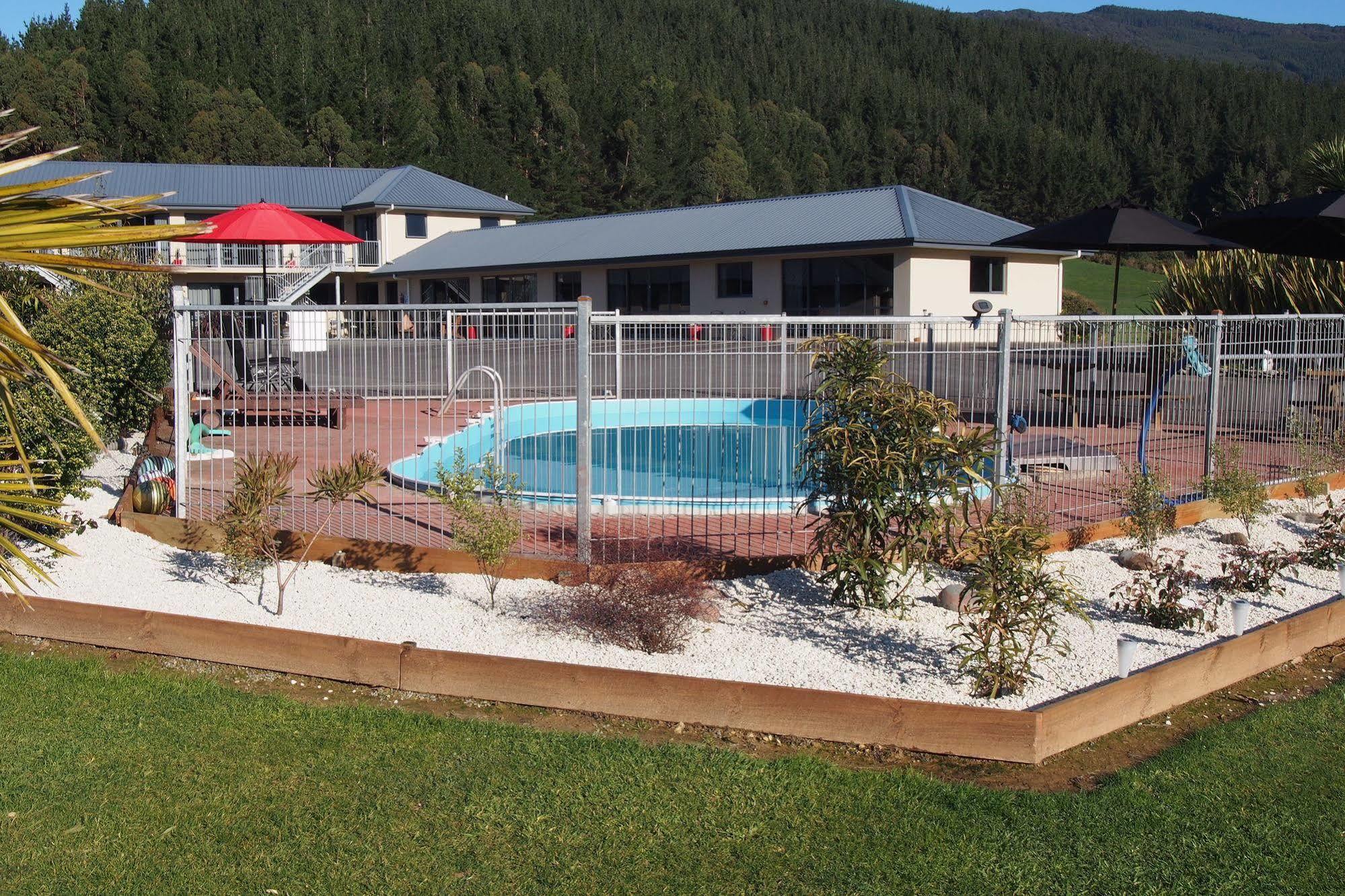 Linkwater Motel And Backpackers Exteriér fotografie